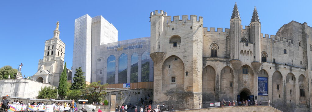 Palais des Papes à Avignon, deuxième étape du parcours gastronomique en Provence.