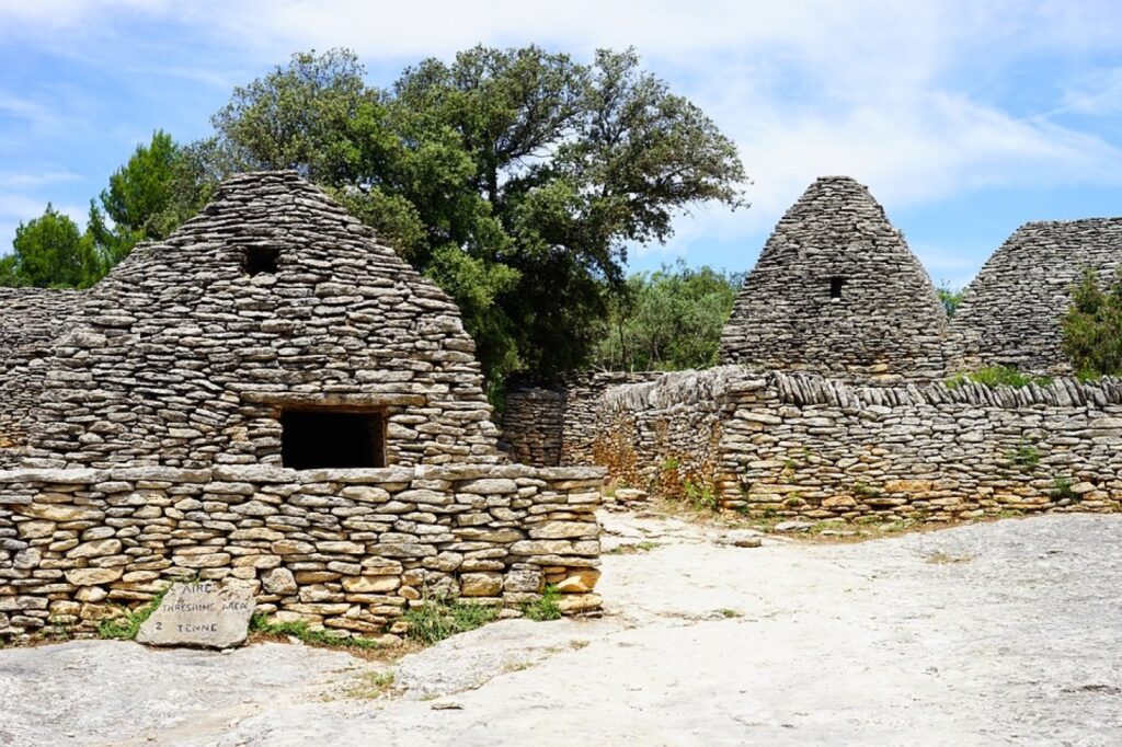 Photo du Hameau des Bories, un village en pierre traditionnel de la Provence datant du XVIIIe siècle