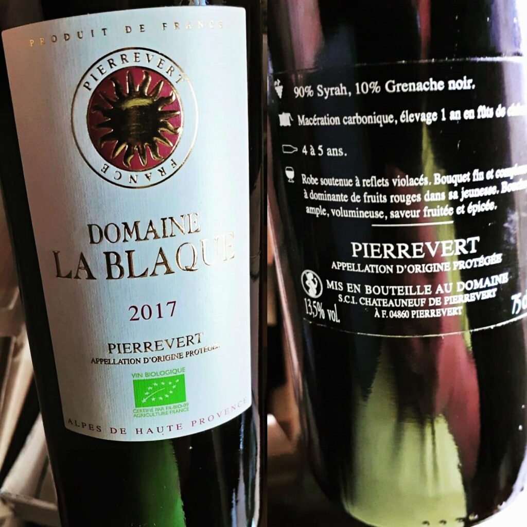 Vin biologique de Provence avec le label AB, garantissant une production éthique et durable