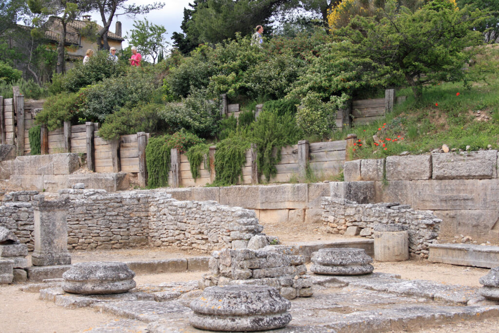 Ruines de Glanum en Provence, représentant l'histoire ancienne et riche de la région.